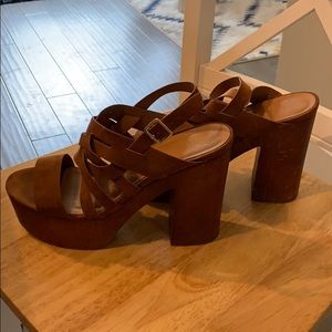Chestnut Pumps